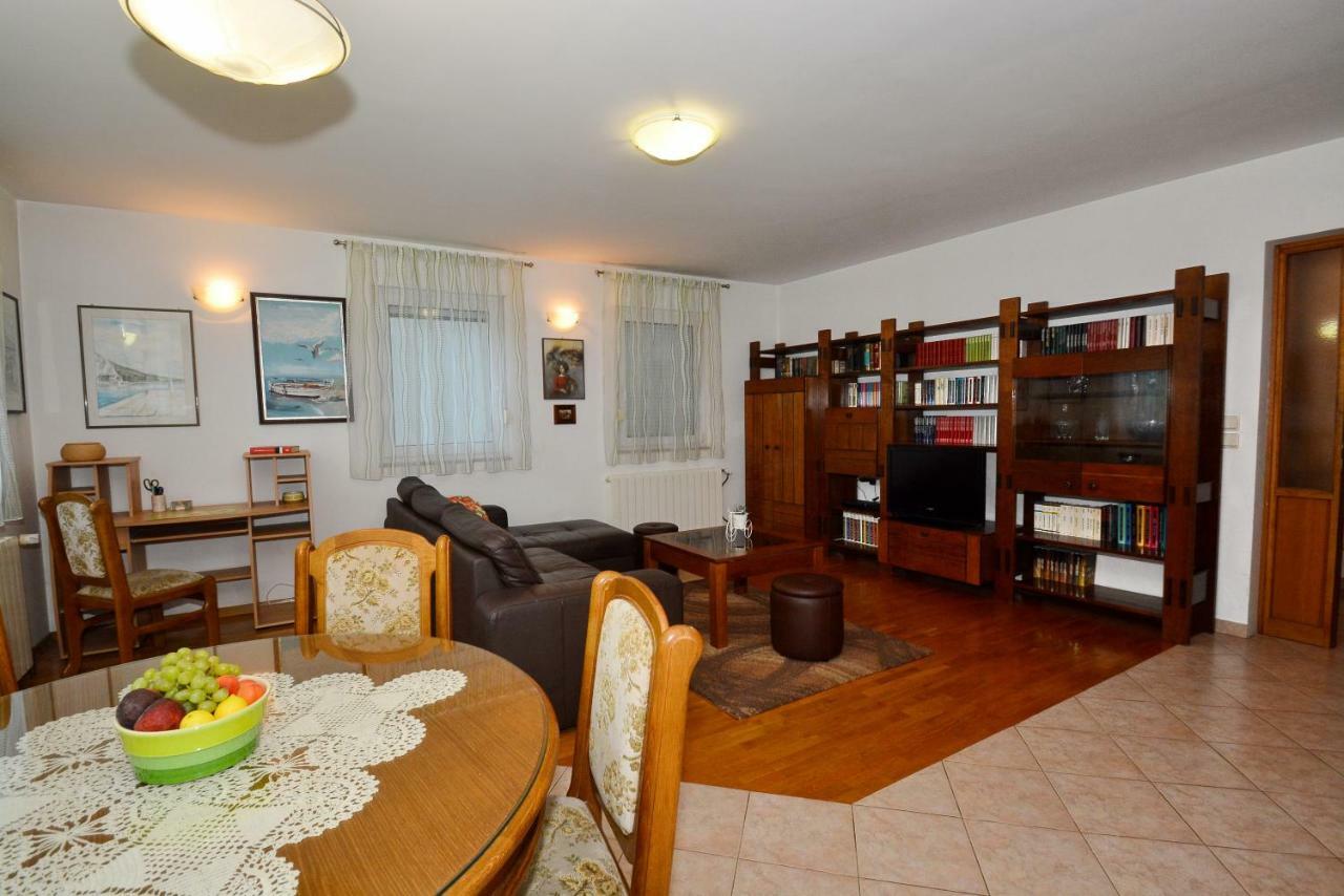 Apartman Vanja Omis Ngoại thất bức ảnh