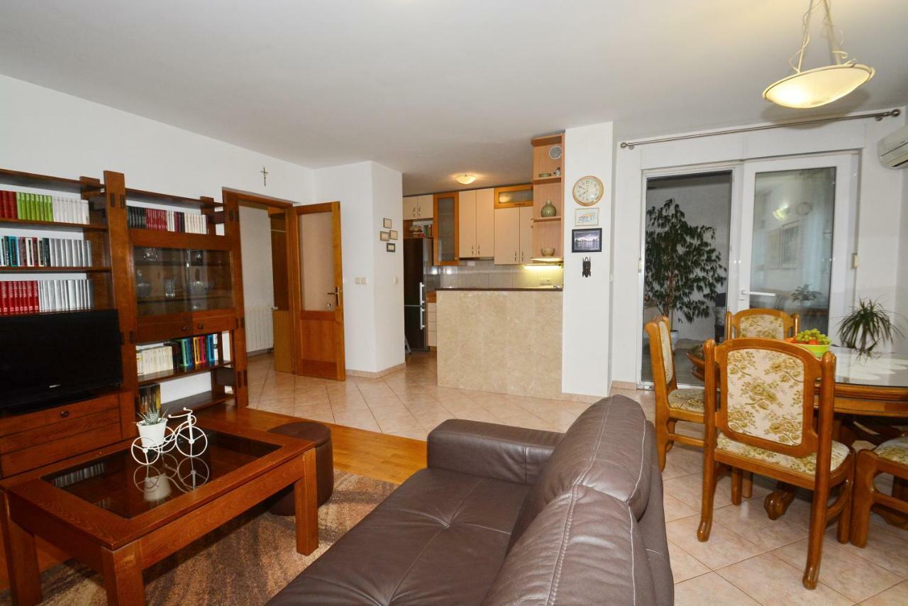 Apartman Vanja Omis Ngoại thất bức ảnh